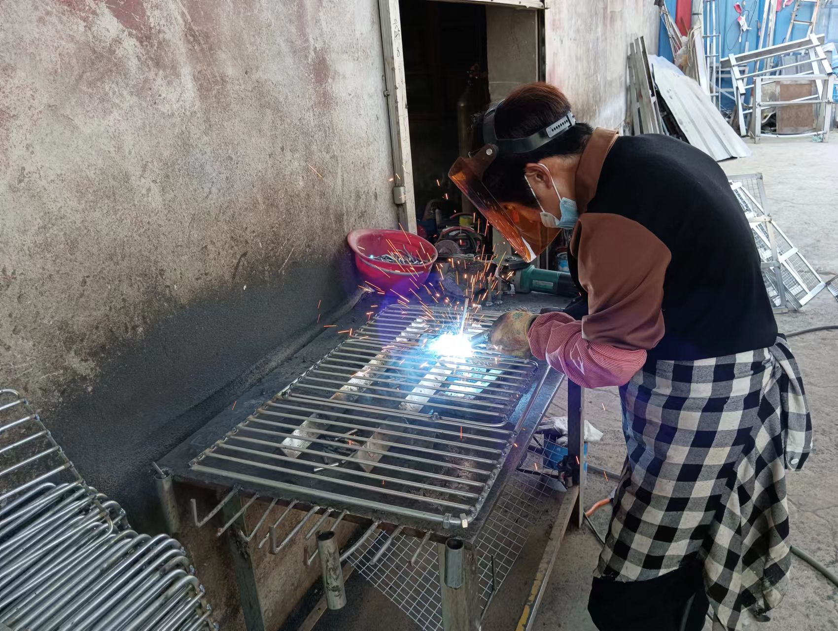 【制作过程】抽板和门框的焊接